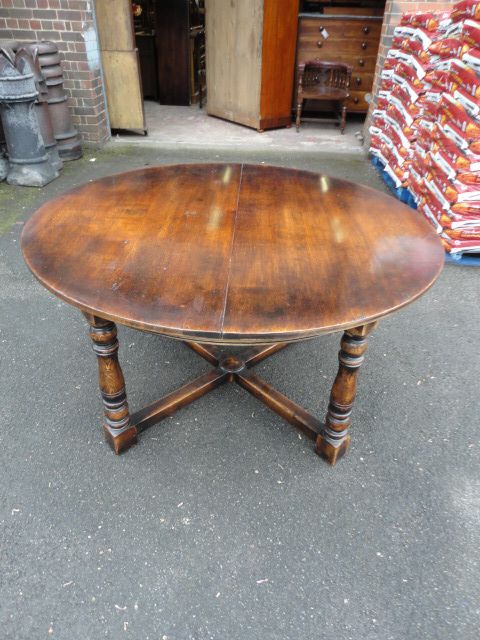 Large Oak Round Extending Dining Table