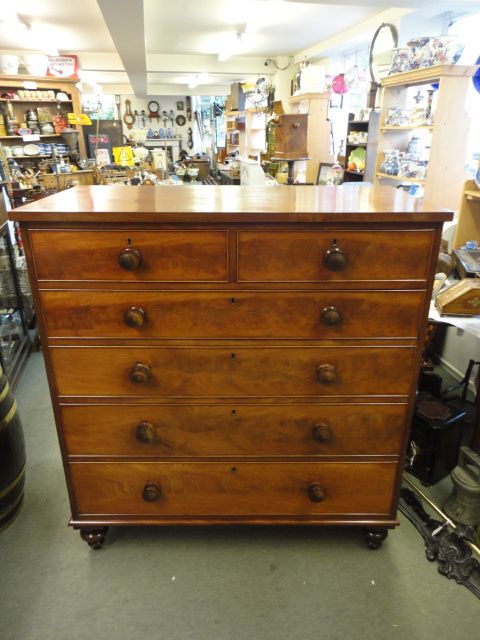 Victorian Mahogany 5 Heights Chest of Drawers
