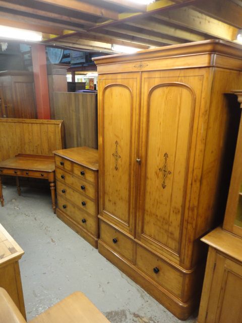 3 Piece Pine Decorated Bedroom Suite