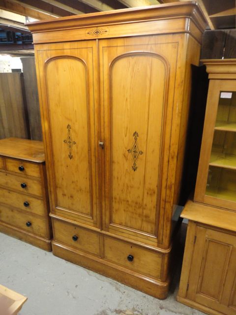fig 1. 3 Piece Pine Decorated Bedroom Suite 
