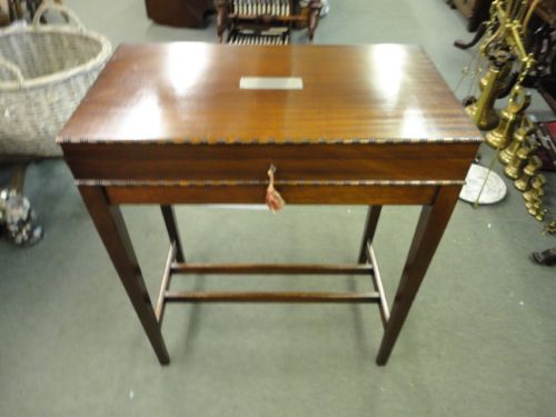 Quality Mahogany Canteen of Cutlery