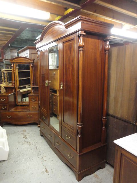 Superb Quality Inlaid Mahogany 3 Piece Bed Set