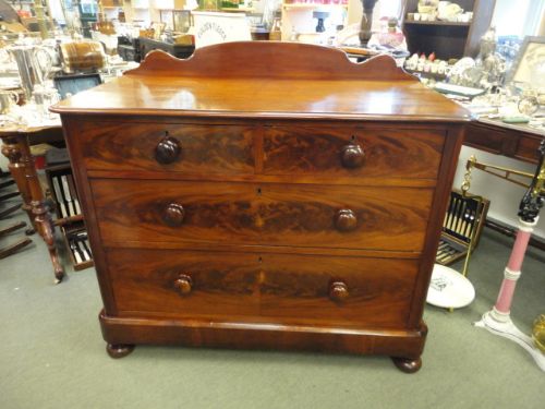 Victorian Mahogany 3 Heights Chest of Drawers