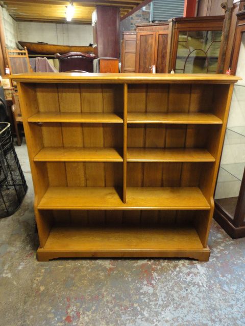 Quality Golden Oak Bookshelf