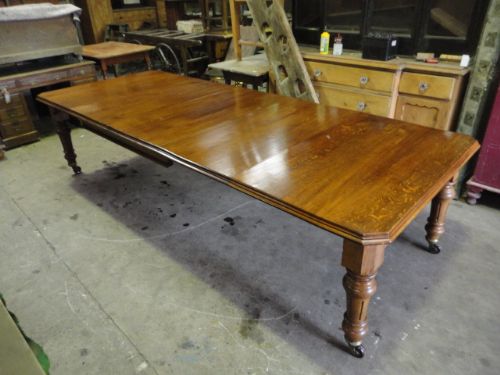 Quality Oak Wind Out Table