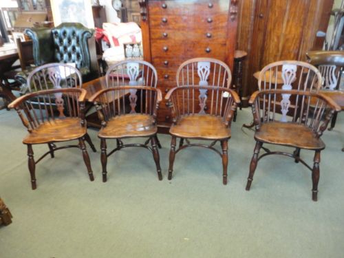 Set of 4 Windsor Chairs