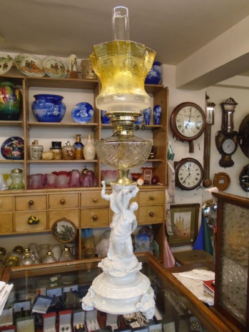 Superb Porcelain Lamp