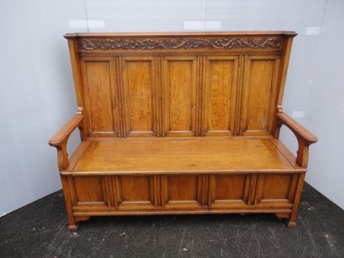 Quality Golden Oak Settle