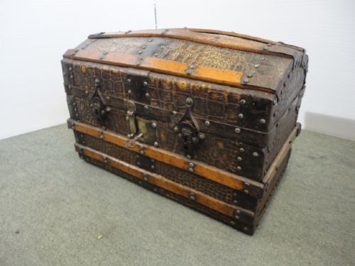 Very Good Doll's Banded Trunk
