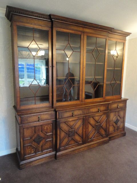Superb Oak Breakfront Bookcase