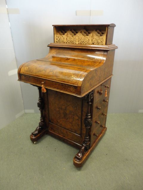 Quality Walnut Davenport
