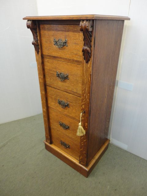 Oak Wellington Chest