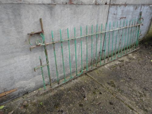 100 Feet of Victorian Railings  in 10' Length