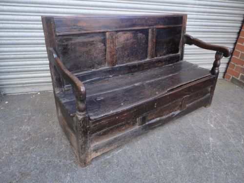 Early Oak Box Settle