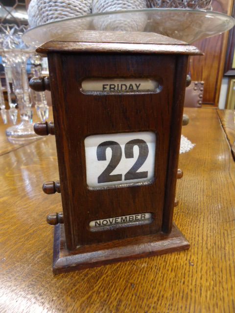 Oak Desk Calendar