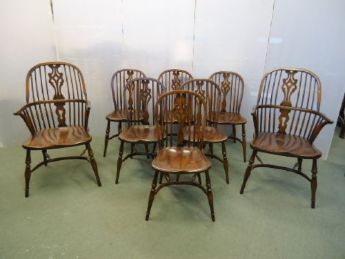 Set of 8 Windsor Chairs