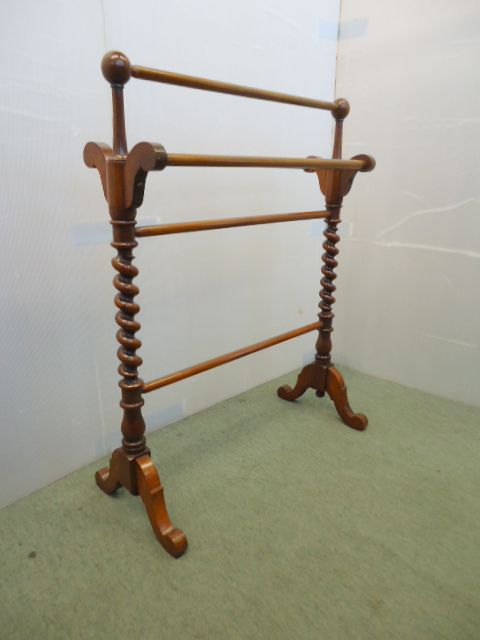 Quality Victorian Mahogany Towel Rail