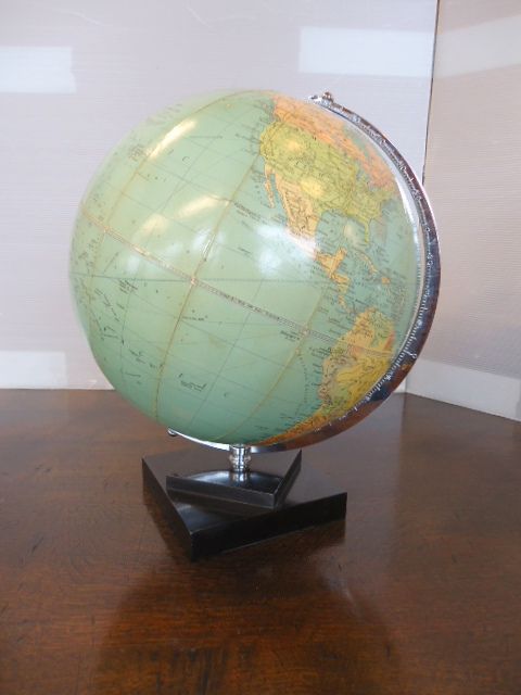 Deco Style Globe