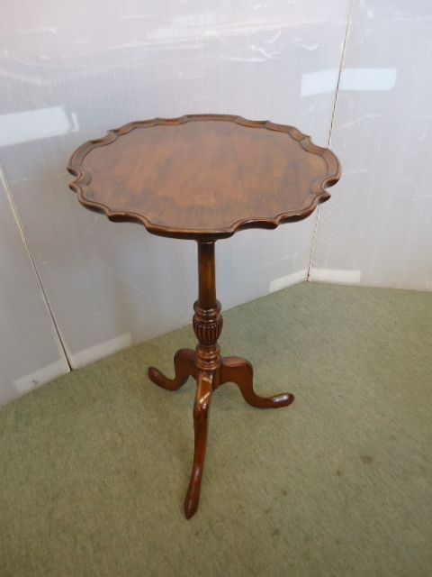Mahogany Scalloped Top Wine Table