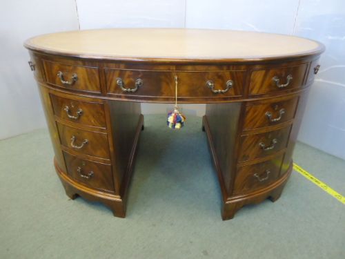 Quality Oval Partners Desk