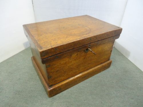 Oak Box & Key