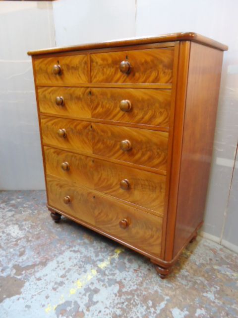 Quality Mahogany 5 Height Chest of Drawers