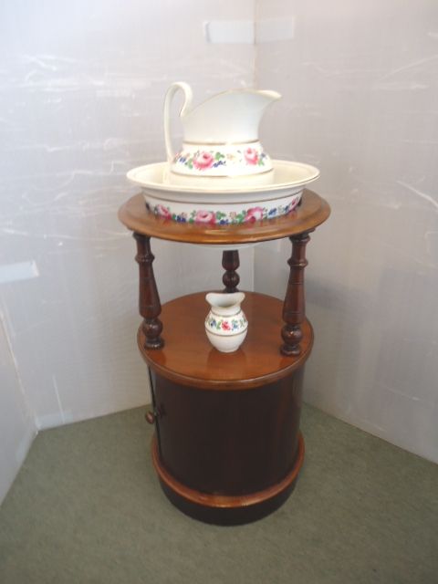 Quality Mahogany Washstand