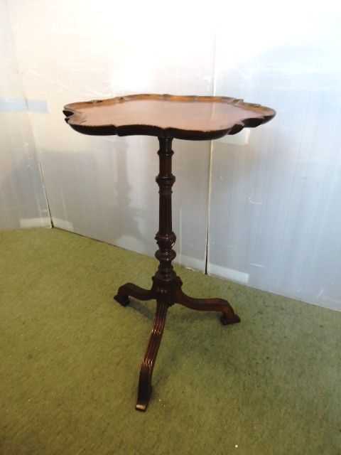 Quality Mahogany Wine Table