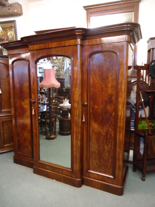 Mahogany Triple Robe
