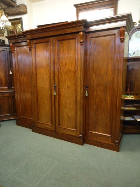 Quality Mahogany Robe