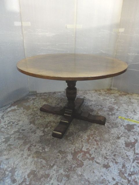 Round Oak Pedestal Dining Table