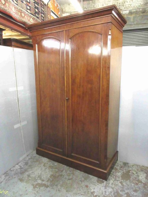 Quality Mahogany 2 Door Robe