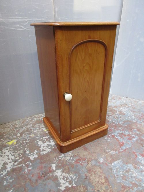 fig 1. Pine 3 piece Bedroom Suite
