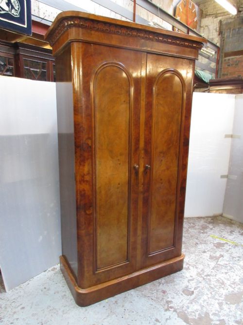 2 Door Robe