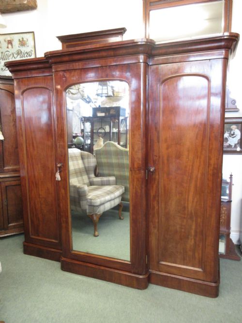 Mahogany Triple Robe