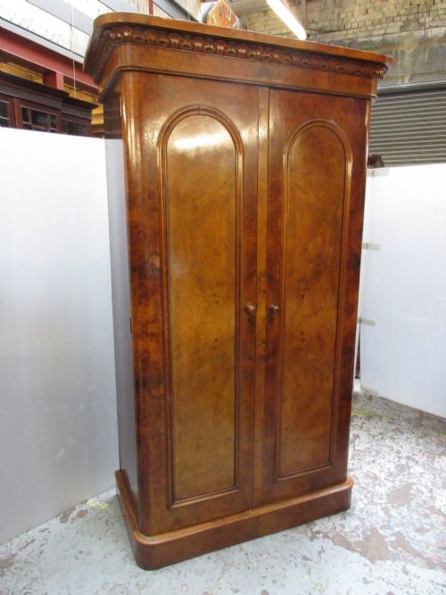Victorian 2 Door Robe