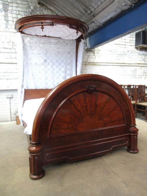 Superb 1/2 Tester Bed