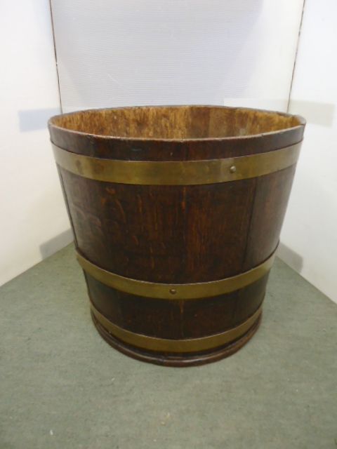 Oak Log Tub