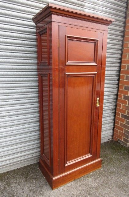 Quality Mahogany Robe