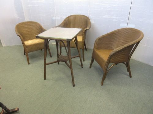 4 Pieces of Gold Lloyd Loom