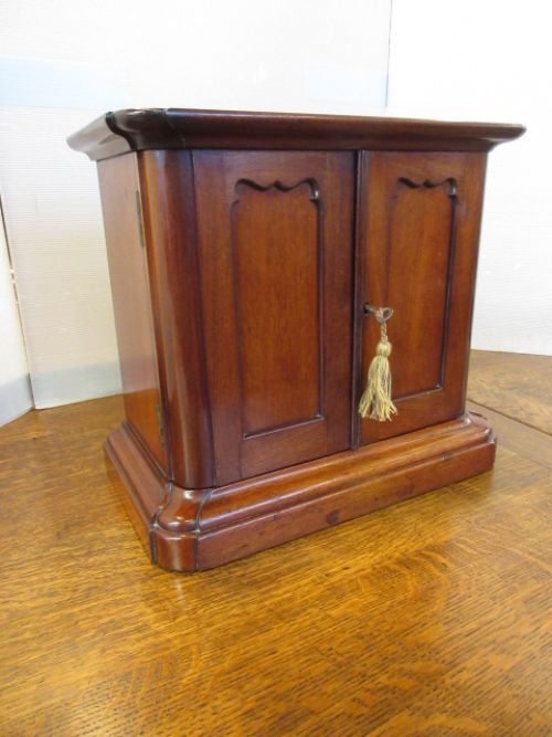 Superb Quality Mahogany Jewellery Cabinet