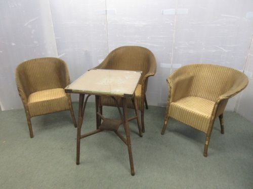 4 Pieces of Gold Lloyd Loom