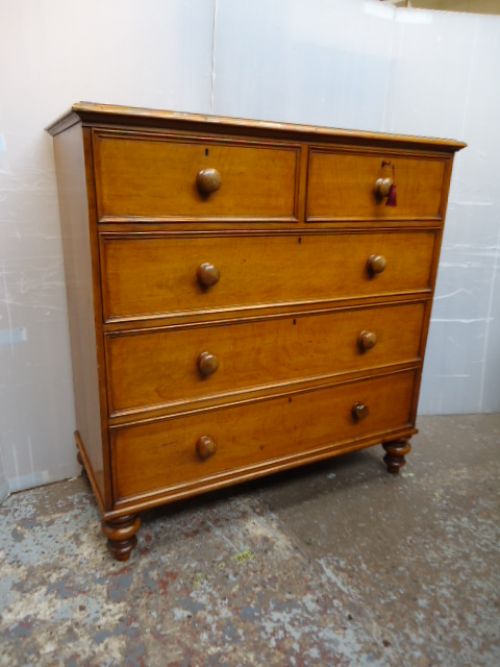 Golden Oak Chest of Drawers