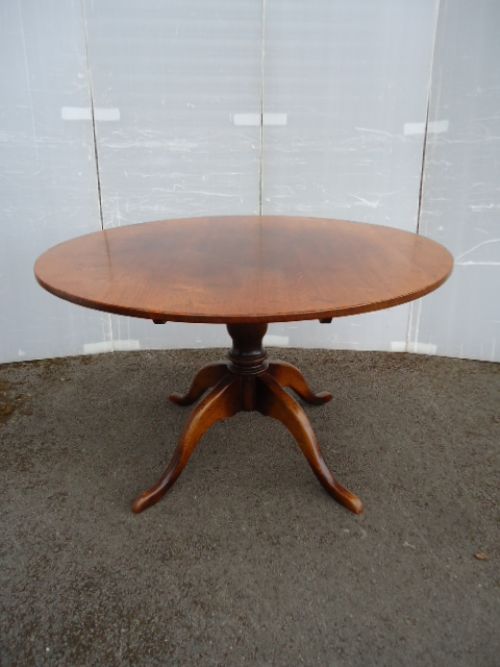 Round Oak  Pedestal Table