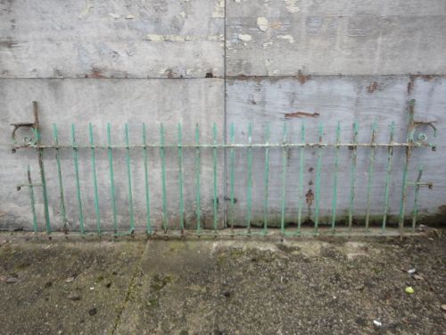 100 Feet of Victorian Railings  in 10' Lengths
