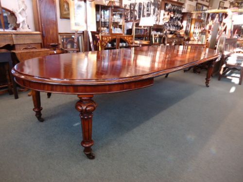Superb 12' Mahogany Wind Out Table 14 Seater
