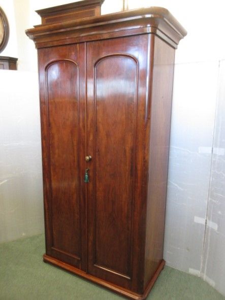 Quality Mahogany Robe