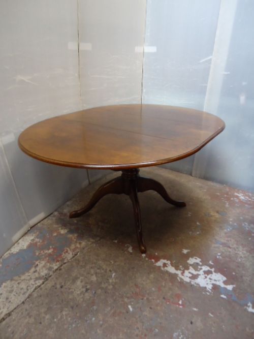 Oak Extending Pedestal Table