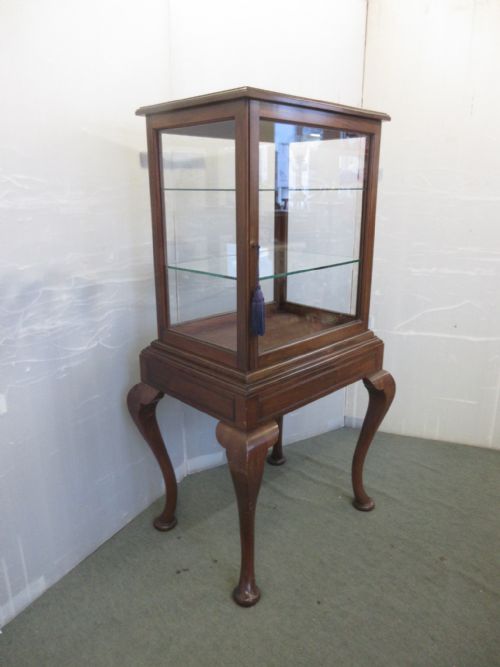 Quailty Mahogany Collectors Cabinet