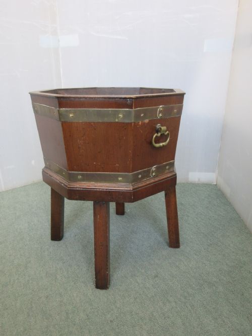 Mahogany Planter